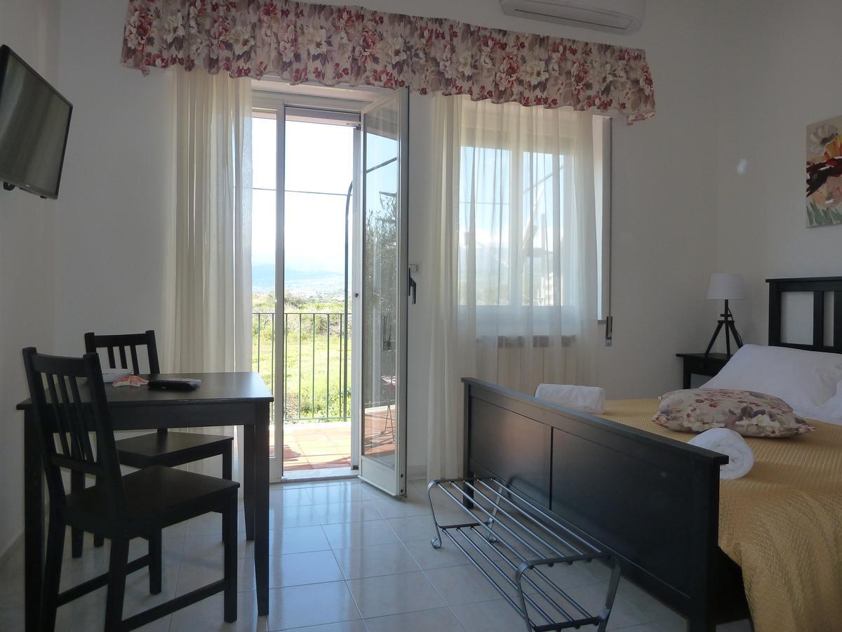 גיארדיני נאקסוס B&B Villa Palici מראה חיצוני תמונה